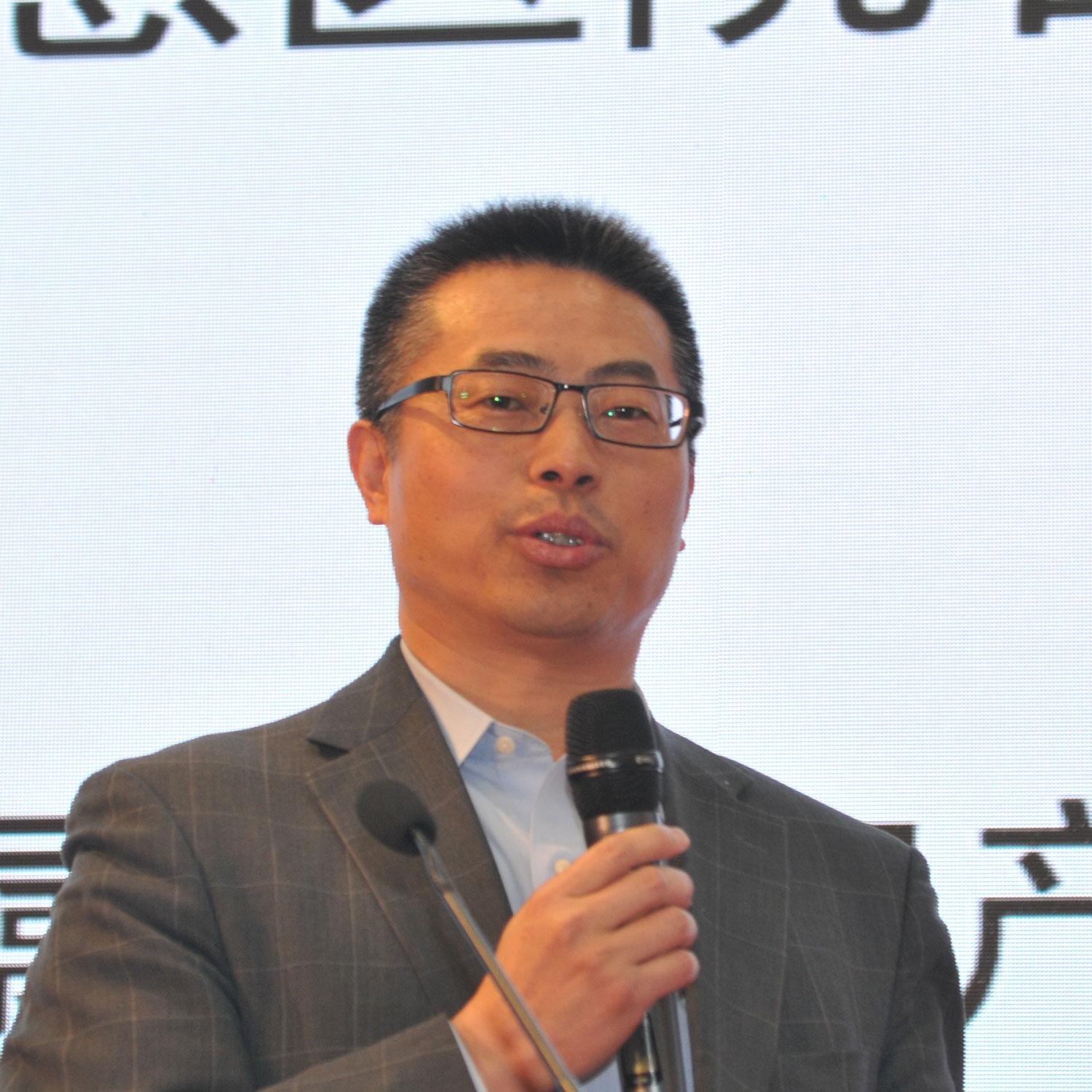 王建东